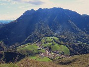 44 Dalla croce del Monte Castello Valpiana ai piedi del versante nord-ovest del Monte Alben